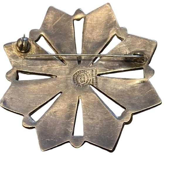 Vintage Unisex Elegant Abalone Shell Flower Brooch on Silver - Picture 8 of 8